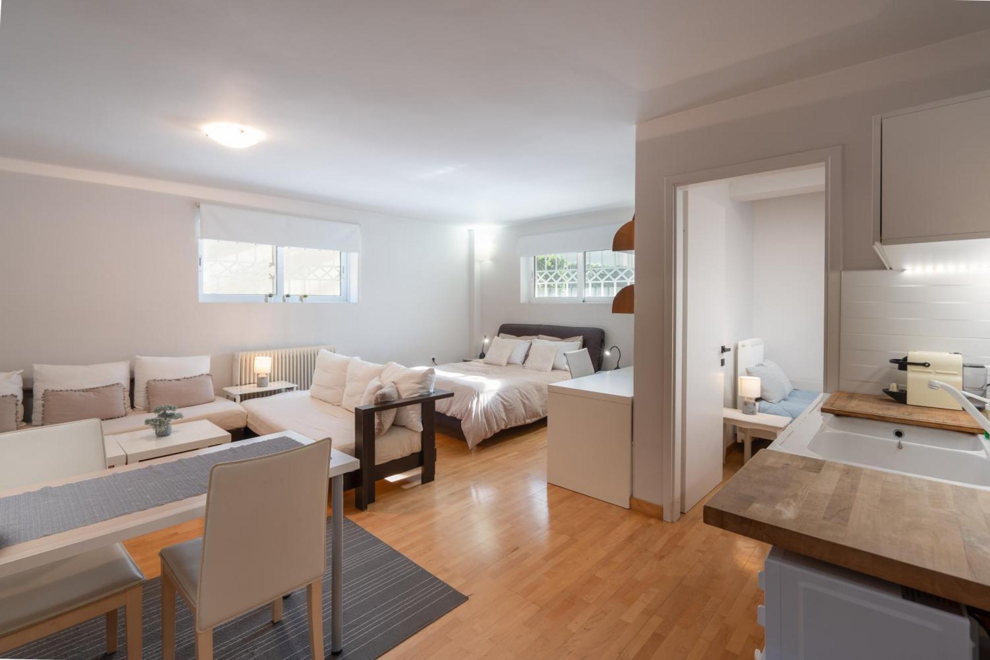 Bright, Cosy Studio Close To Glyfada Beach & Center เอเธนส์ ภายนอก รูปภาพ