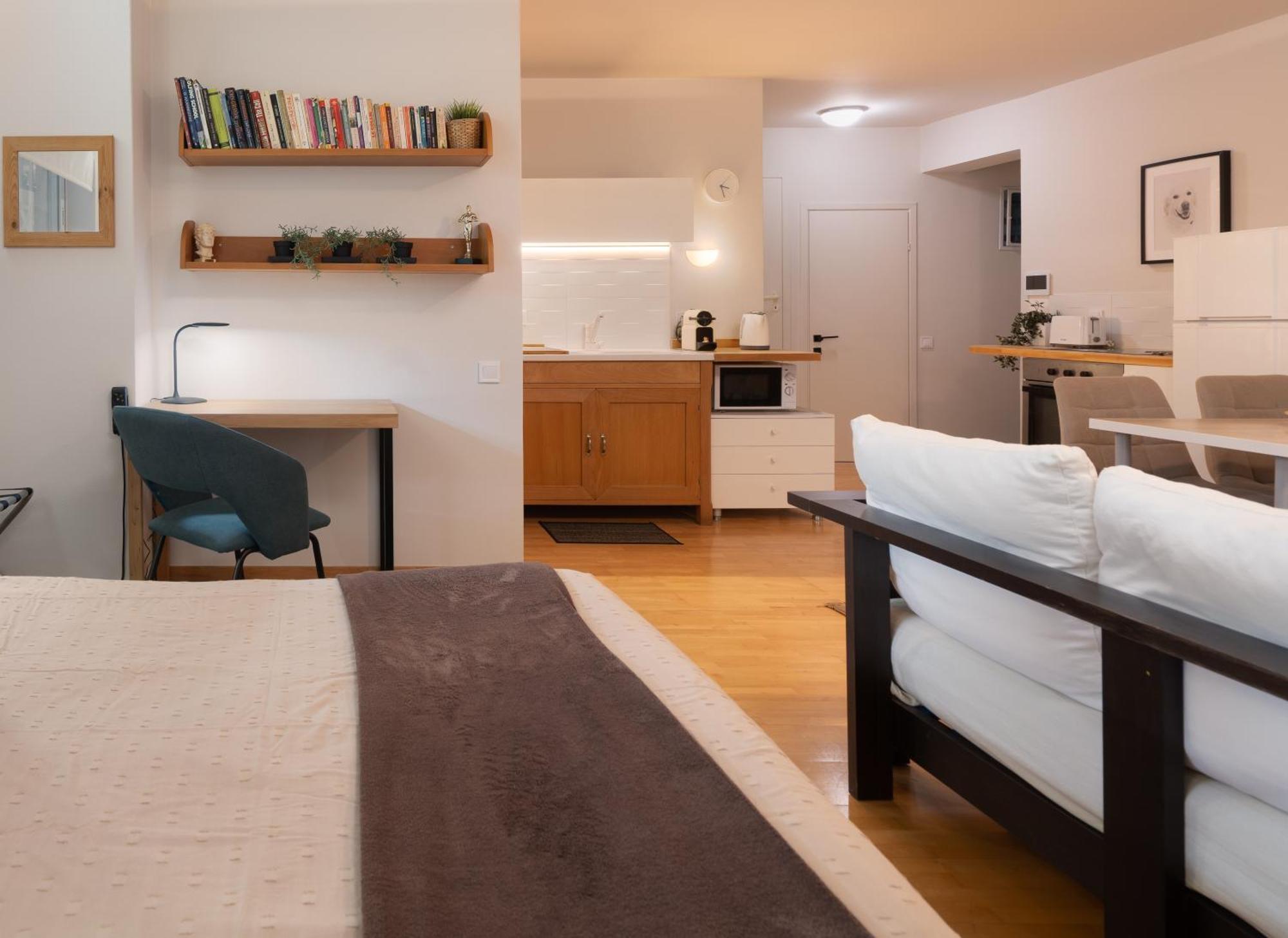 Bright, Cosy Studio Close To Glyfada Beach & Center เอเธนส์ ภายนอก รูปภาพ
